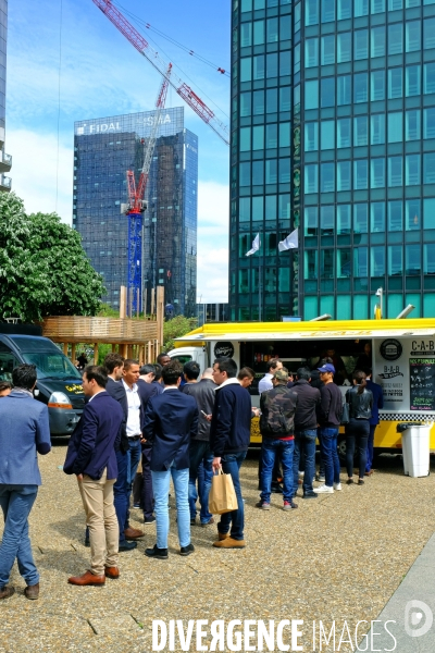 Lost in la Defense