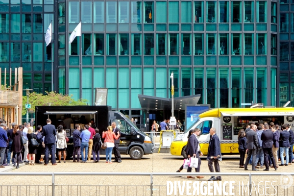 Lost in la Defense
