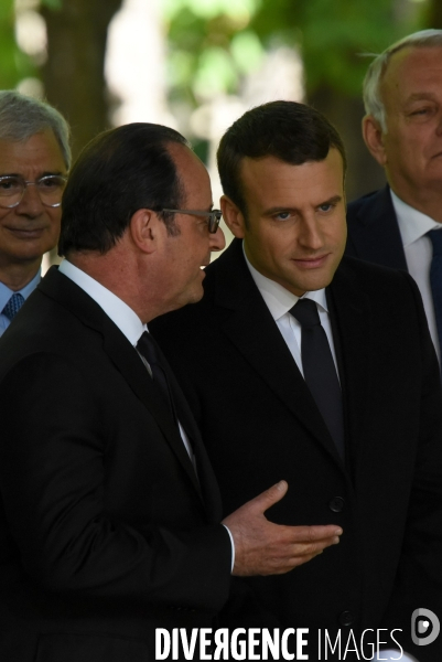 Emmanuel Macron et François Hollande assistent au XIIème journée des mémoires de la traite de l esclavage