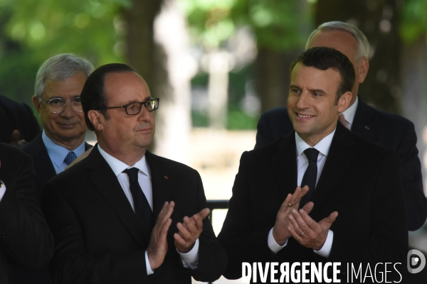 Emmanuel Macron et François Hollande assistent au XIIème journée des mémoires de la traite de l esclavage