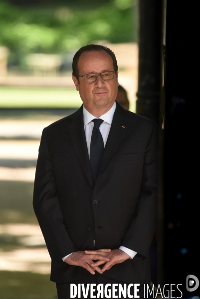 Emmanuel Macron et François Hollande assistent au XIIème journée des mémoires de la traite de l esclavage