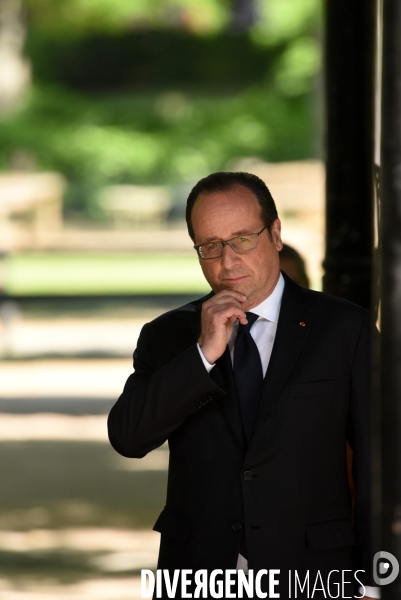 Emmanuel Macron et François Hollande assistent au XIIème journée des mémoires de la traite de l esclavage