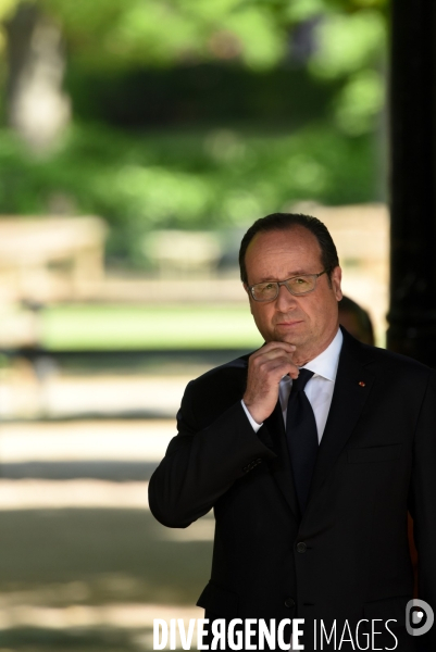 Emmanuel Macron et François Hollande assistent au XIIème journée des mémoires de la traite de l esclavage