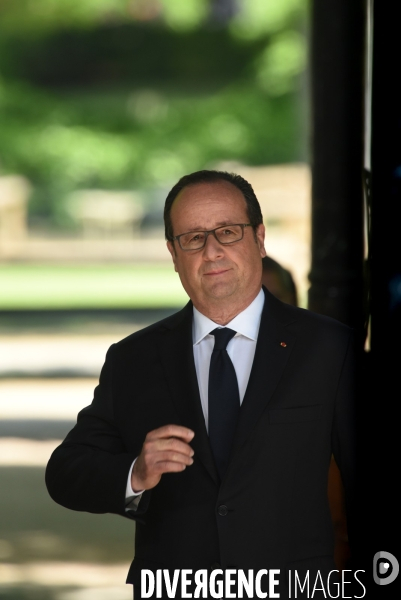 Emmanuel Macron et François Hollande assistent au XIIème journée des mémoires de la traite de l esclavage