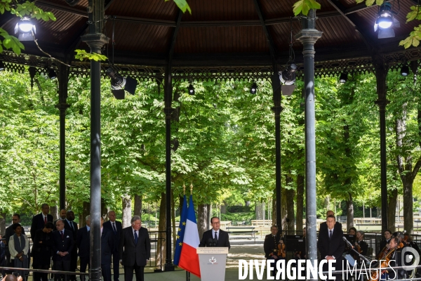 Emmanuel Macron et François Hollande assistent au XIIème journée des mémoires de la traite de l esclavage