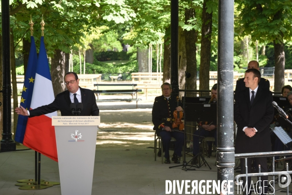 Emmanuel Macron et François Hollande assistent au XIIème journée des mémoires de la traite de l esclavage