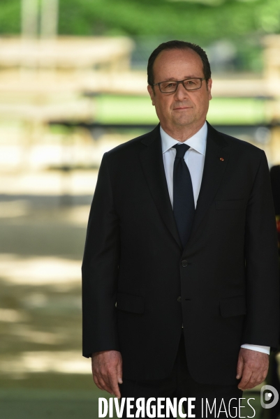 Emmanuel Macron et François Hollande assistent au XIIème journée des mémoires de la traite de l esclavage