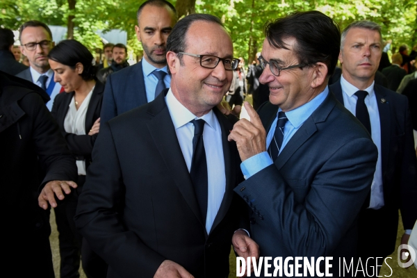 Emmanuel Macron et François Hollande assistent au XIIème journée des mémoires de la traite de l esclavage