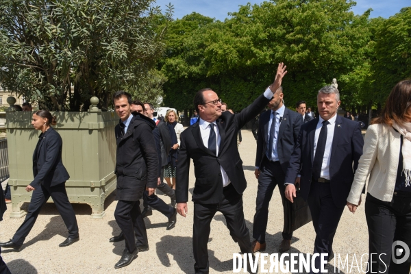 Emmanuel Macron et François Hollande assistent au XIIème journée des mémoires de la traite de l esclavage