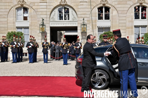 Passation de pouvoir entre François Hollande et Emmanuel Macron