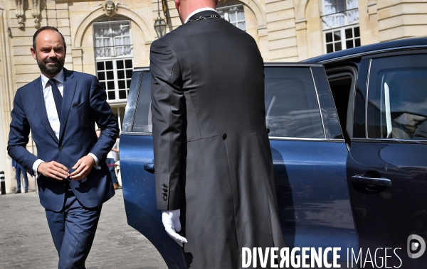 Passation de pouvoir entre bernard Cazeneuve et Edouard Philippe