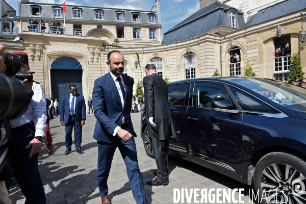 Passation de pouvoir entre bernard Cazeneuve et Edouard Philippe