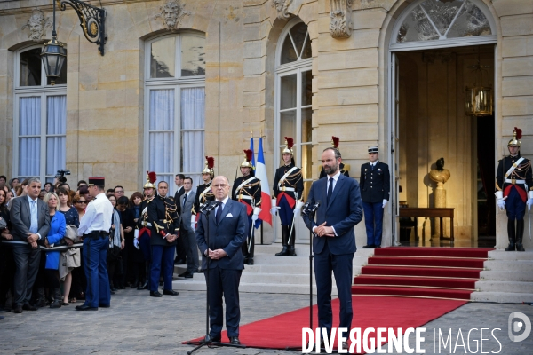 Passation de pouvoir entre bernard Cazeneuve et Edouard Philippe