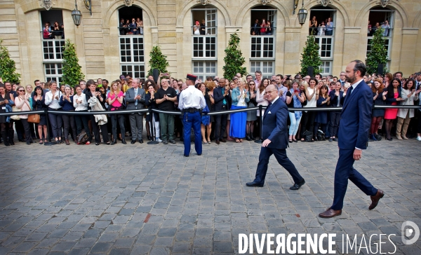 Passation de pouvoir entre bernard Cazeneuve et Edouard Philippe