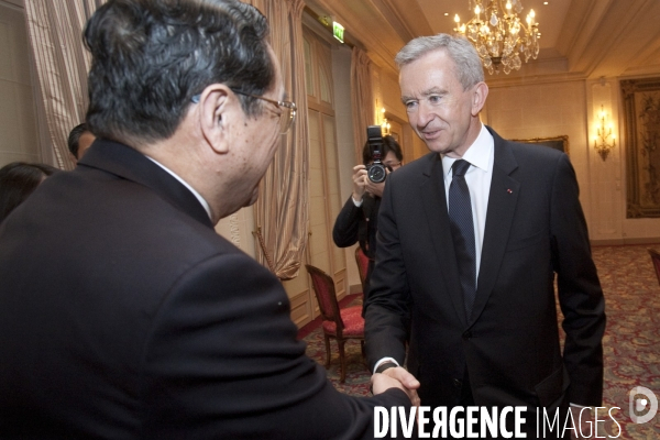 Rencontre entre Bernard Arnault, Propriétaire du groupe de luxe LVMH et M Yu Zhengsheng Premier Secretaire du Parti Communiste de Shangai.
