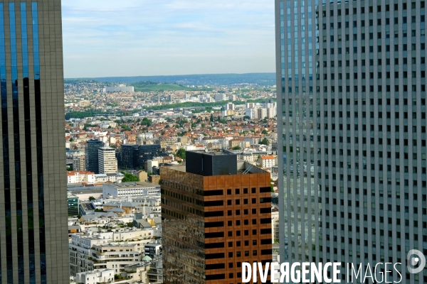 Entre deux tours de la Defense, vue aerienne de Corbevoie,la  Garennes Colombes,Colombes