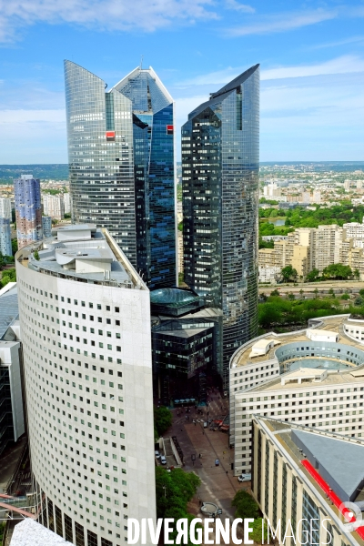 La Defense.Les tours du siege de la banque Societe Generale