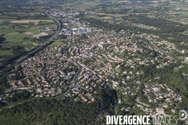 Vue aérienne de Rognes Venelles et du Puy-Sainte-Réparade