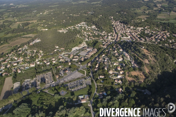 Vue aérienne de Rognes Venelles et du Puy-Sainte-Réparade