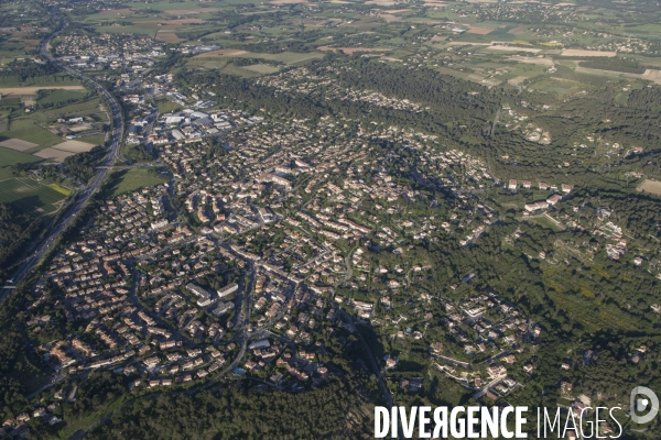 Vue aérienne de Rognes Venelles et du Puy-Sainte-Réparade