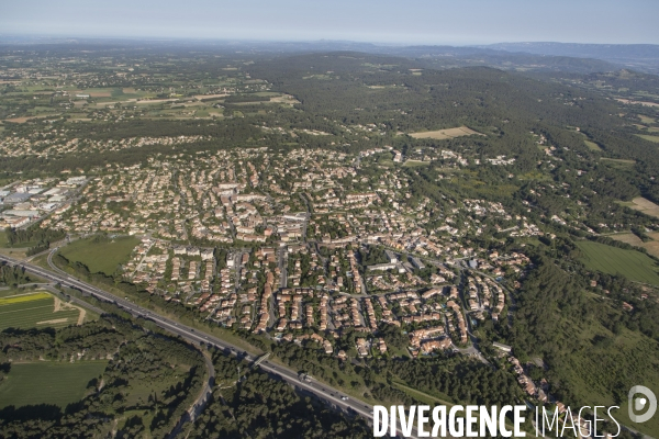 Vue aérienne de Rognes Venelles et du Puy-Sainte-Réparade