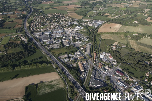 Vue aérienne de Rognes Venelles et du Puy-Sainte-Réparade