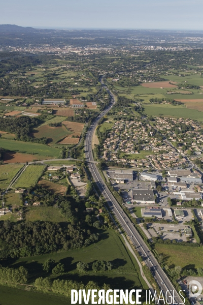 Vue aérienne de Rognes Venelles et du Puy-Sainte-Réparade