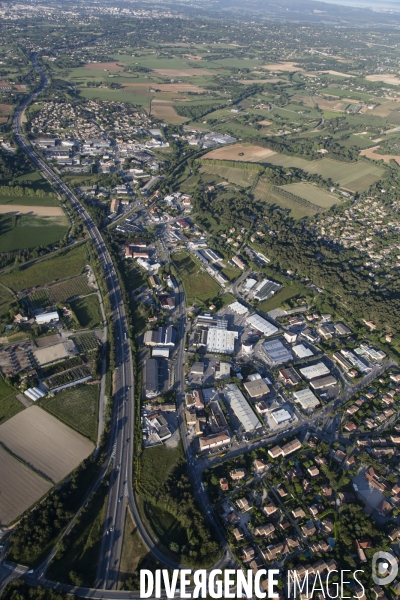 Vue aérienne de Rognes Venelles et du Puy-Sainte-Réparade