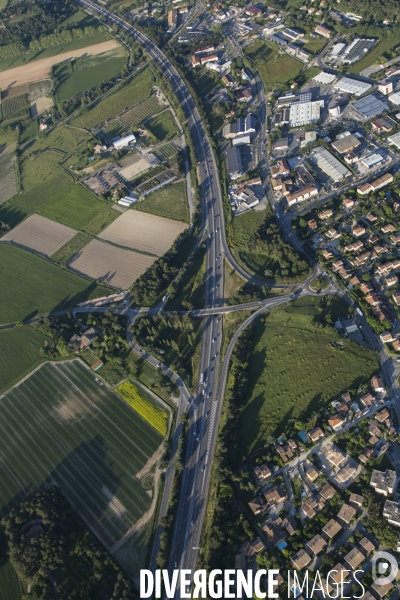 Vue aérienne de Rognes Venelles et du Puy-Sainte-Réparade