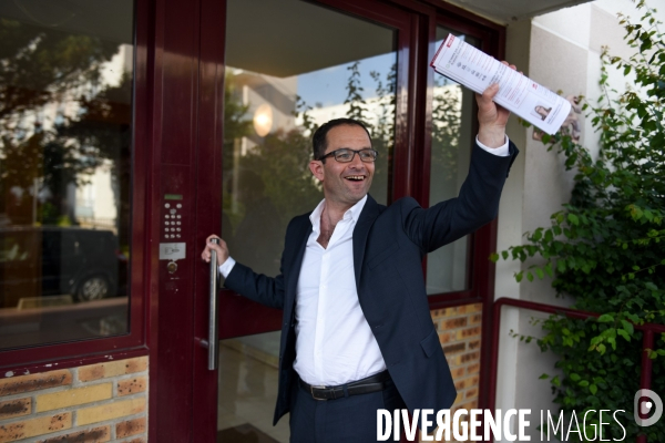 Benoît Hamon en campagne pour les élections législatives dans les Yvelines