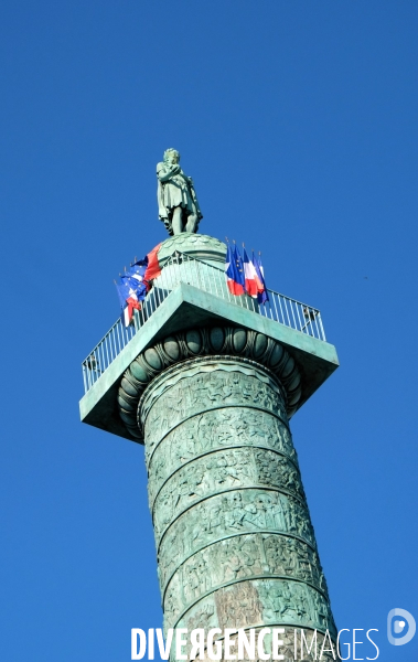 Illustration Mai2017.Drapeaux francais ert europeen au sommet de la colonne Vendome