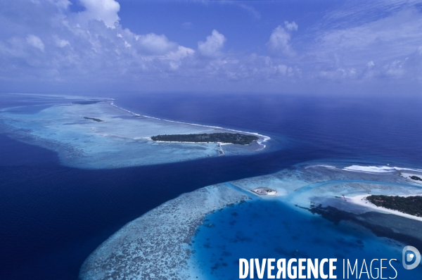 Atoll et passe - vu du ciel - aux Maldives
