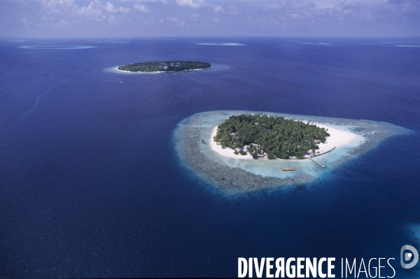 Iles coralliennes aux Maldives vues du ciel