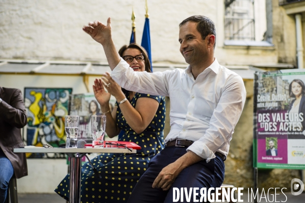 Cécile Duflot candidate aux législatives reçoit le soutien de Benoît Hamon.