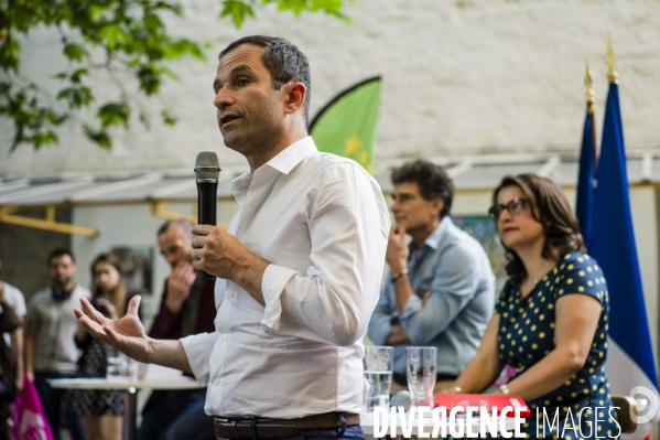 Cécile Duflot candidate aux législatives reçoit le soutien de Benoît Hamon.