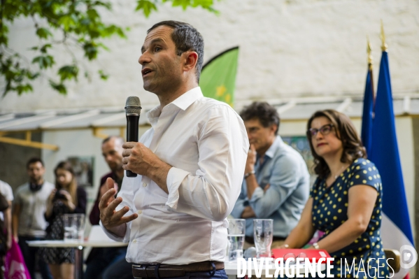 Cécile Duflot candidate aux législatives reçoit le soutien de Benoît Hamon.