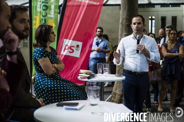 Cécile Duflot candidate aux législatives reçoit le soutien de Benoît Hamon.