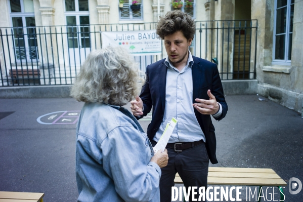 Julien Bayou en réunion publique.
