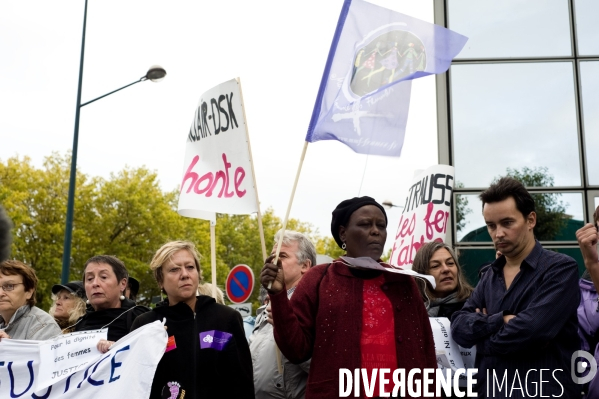 Rassemblement du groupe féministe La Barbe, Paris, le 18/09/2011