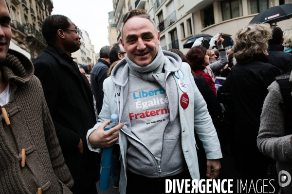 Ambiance rue de l abbe groult. en bas du qg d emmanuel macron // 2eme tour de la presidentielle 2017