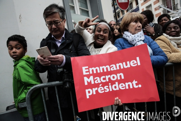 Ambiance rue de l abbe groult. en bas du qg d emmanuel macron // 2eme tour de la presidentielle 2017