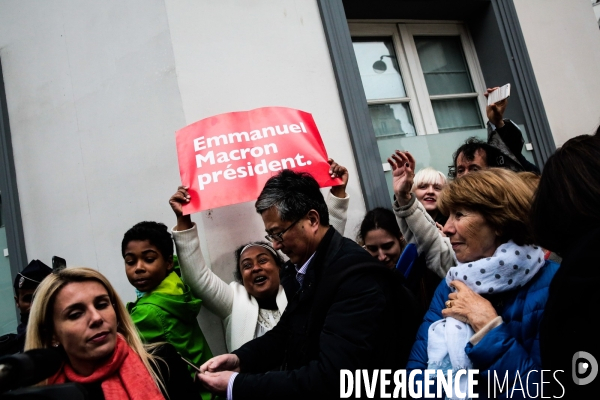 Ambiance rue de l abbe groult. en bas du qg d emmanuel macron // 2eme tour de la presidentielle 2017