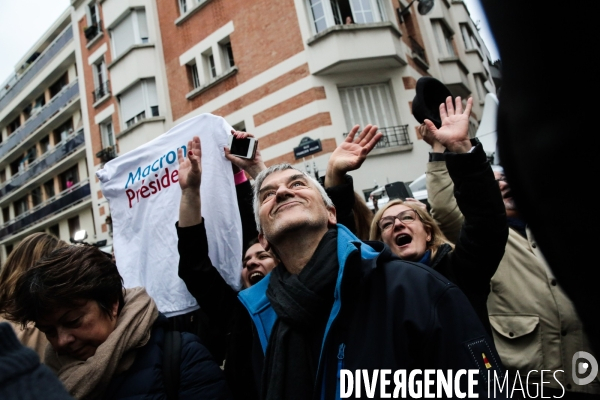 Ambiance rue de l abbe groult. en bas du qg d emmanuel macron // 2eme tour de la presidentielle 2017