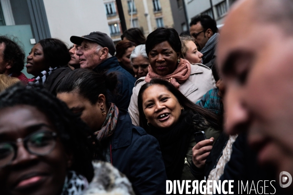 Ambiance rue de l abbe groult. en bas du qg d emmanuel macron // 2eme tour de la presidentielle 2017