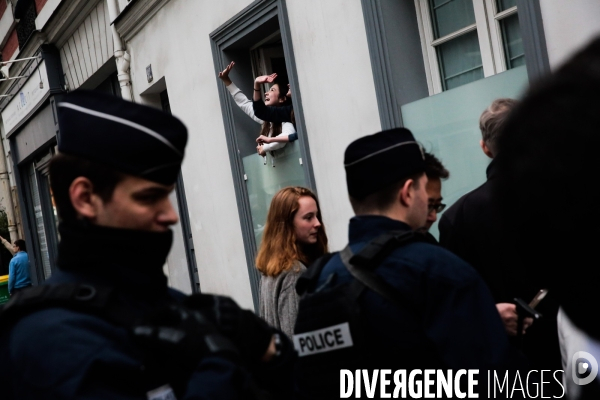 Ambiance rue de l abbe groult. en bas du qg d emmanuel macron // 2eme tour de la presidentielle 2017