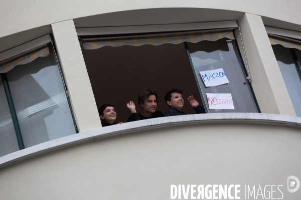 Ambiance rue de l abbe groult. en bas du qg d emmanuel macron // 2eme tour de la presidentielle 2017