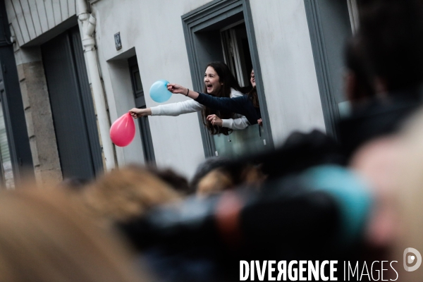 Ambiance rue de l abbe groult. en bas du qg d emmanuel macron // 2eme tour de la presidentielle 2017