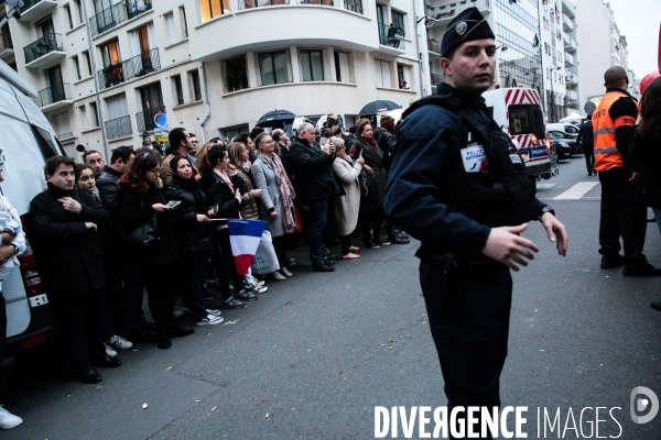 Ambiance rue de l abbe groult. en bas du qg d emmanuel macron // 2eme tour de la presidentielle 2017