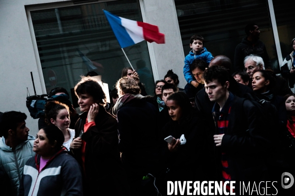 Ambiance rue de l abbe groult. en bas du qg d emmanuel macron // 2eme tour de la presidentielle 2017