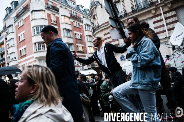 Ambiance rue de l abbe groult. en bas du qg d emmanuel macron // 2eme tour de la presidentielle 2017